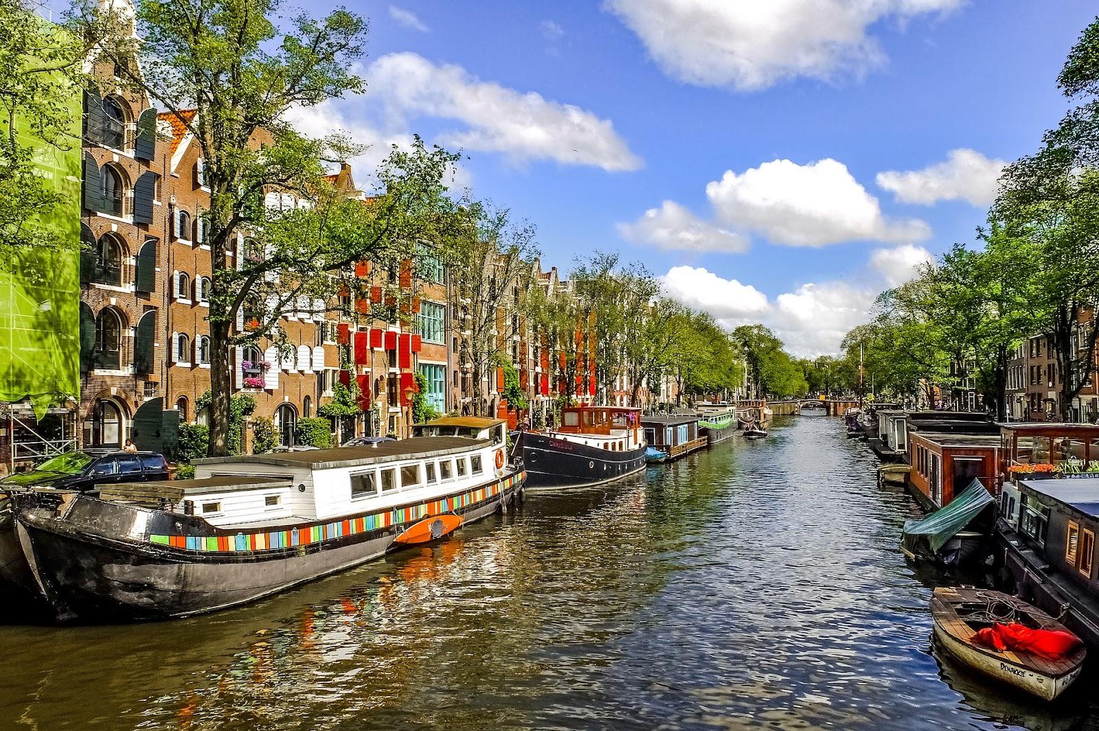 Amsterdam jest jednym z najczęściej wybieranych miast na studia w Holandii