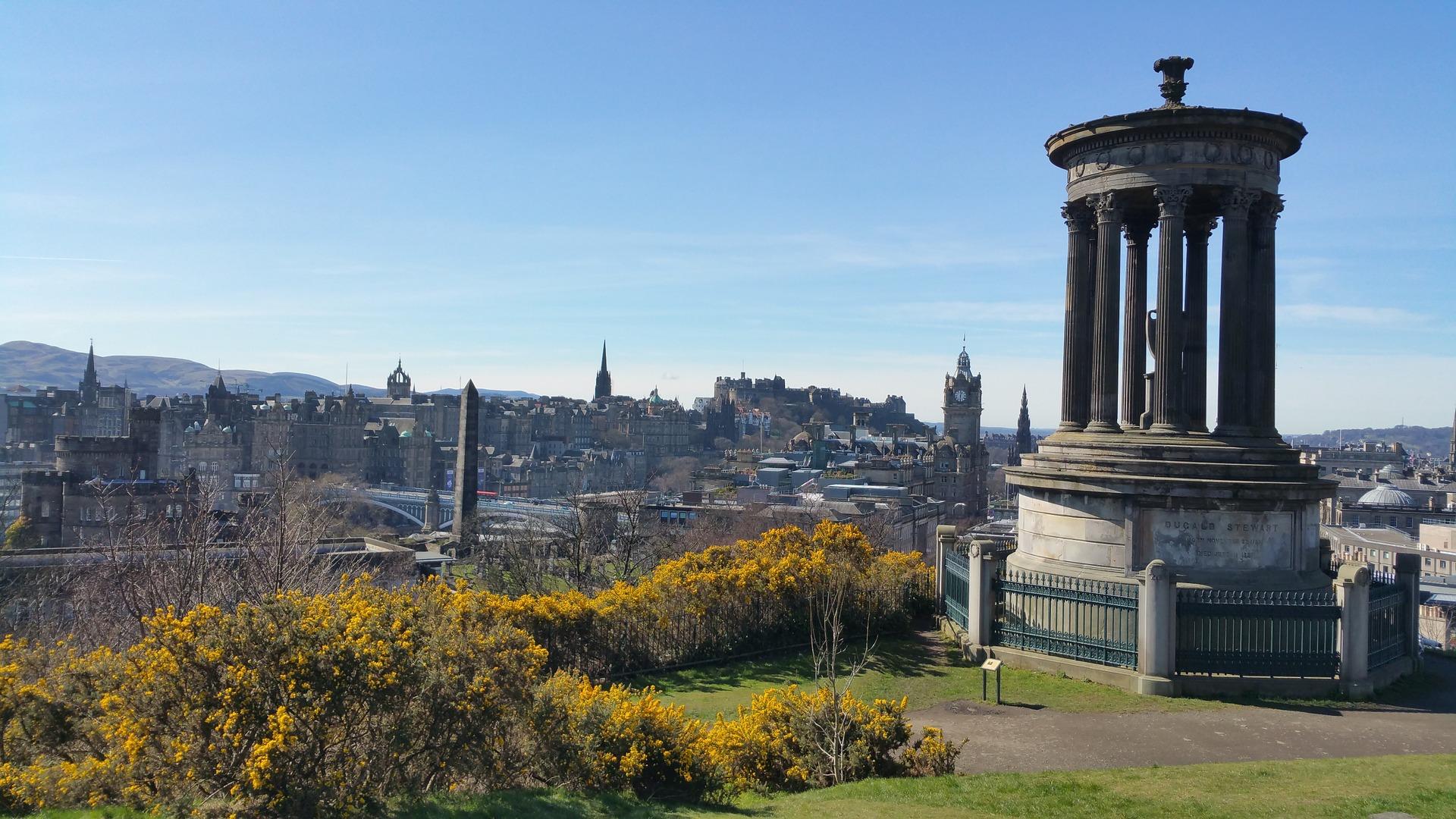 Studiując w Szkocji warto przyjechać do Edynburga i zrobić zdjęcia na punkcie widokowym z panoramą na miasto