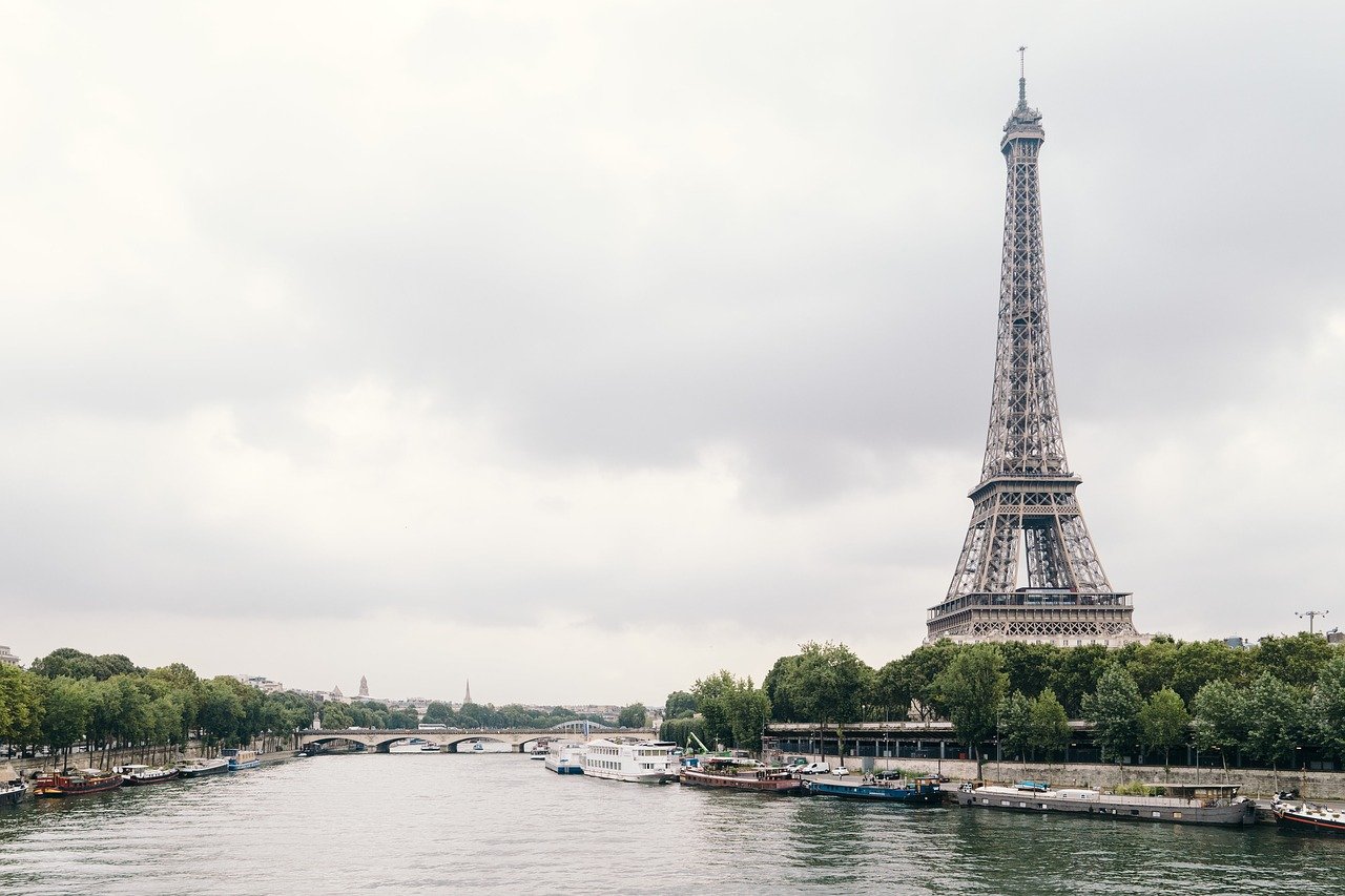 Panorama Paryża to jedna z najbardziej rozpoznawalnych rzeczy kojarzonych ze studiami we Francji