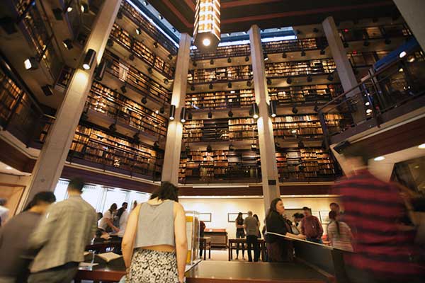 Biblioteka, w której studenci spędzają dużo czasu podczas studiów w Kanadzie - University of Toronto Libraries