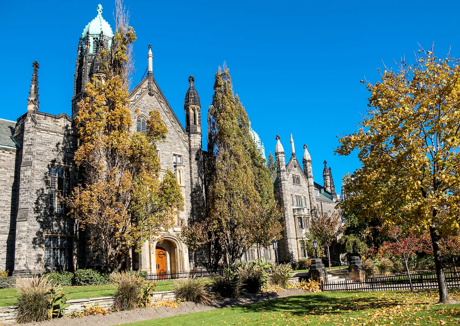University of Toronto jest prawdopodobnie jedną z kanadyjskich uczelni, o których już słyszałeś.